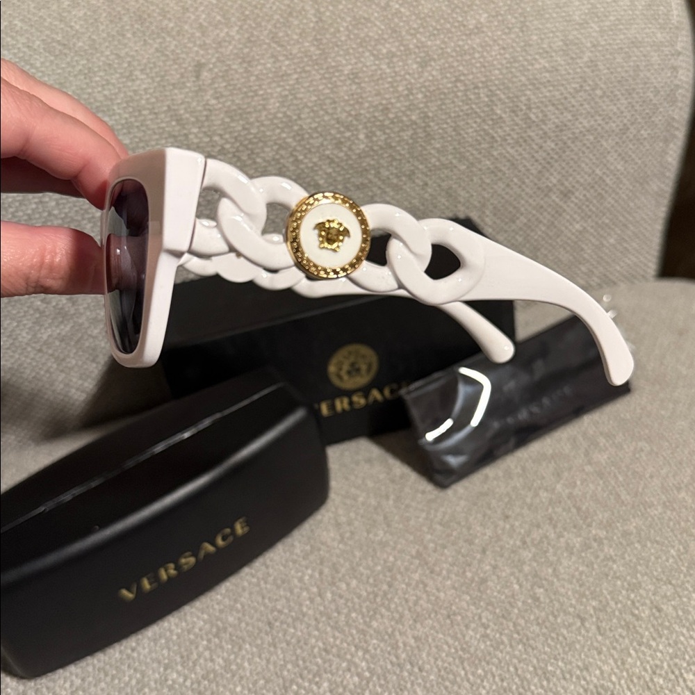 Versace New Authentic White Sunglasses Cloth and Case - Picture 2 of 9